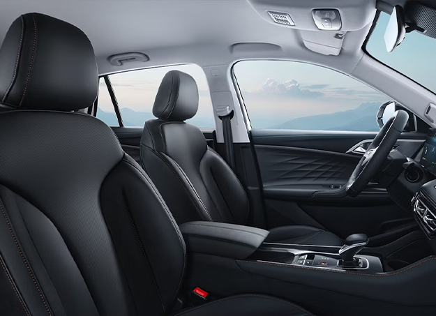 Intérieur du MG EHS Hybrid+ avec tableau de bord digital