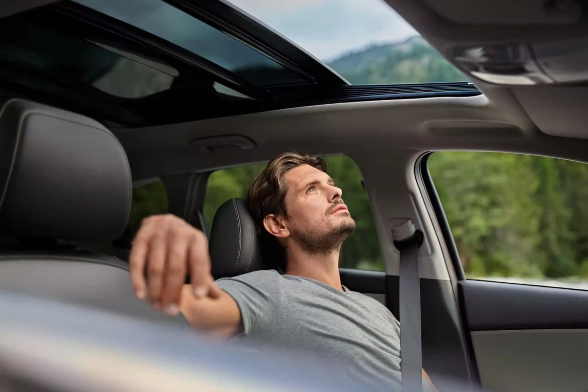 Intérieur spacieux et moderne de la Hyundai i30 essence