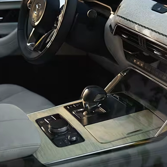 Écran central et commandes du Mazda CX-80