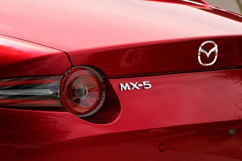 Mazda MX-5 RF vue arrière phare